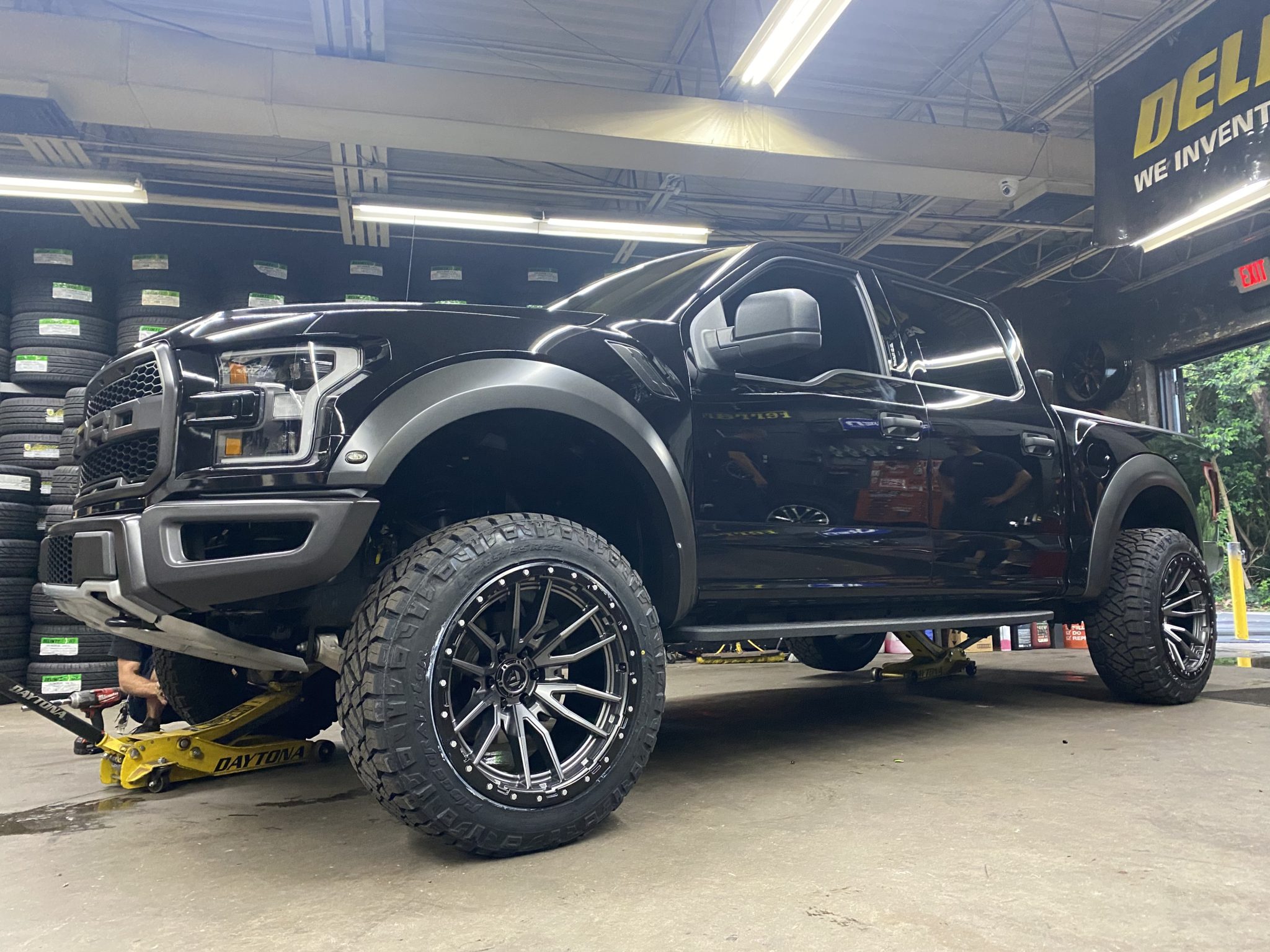 Wheel & Tire Exchange