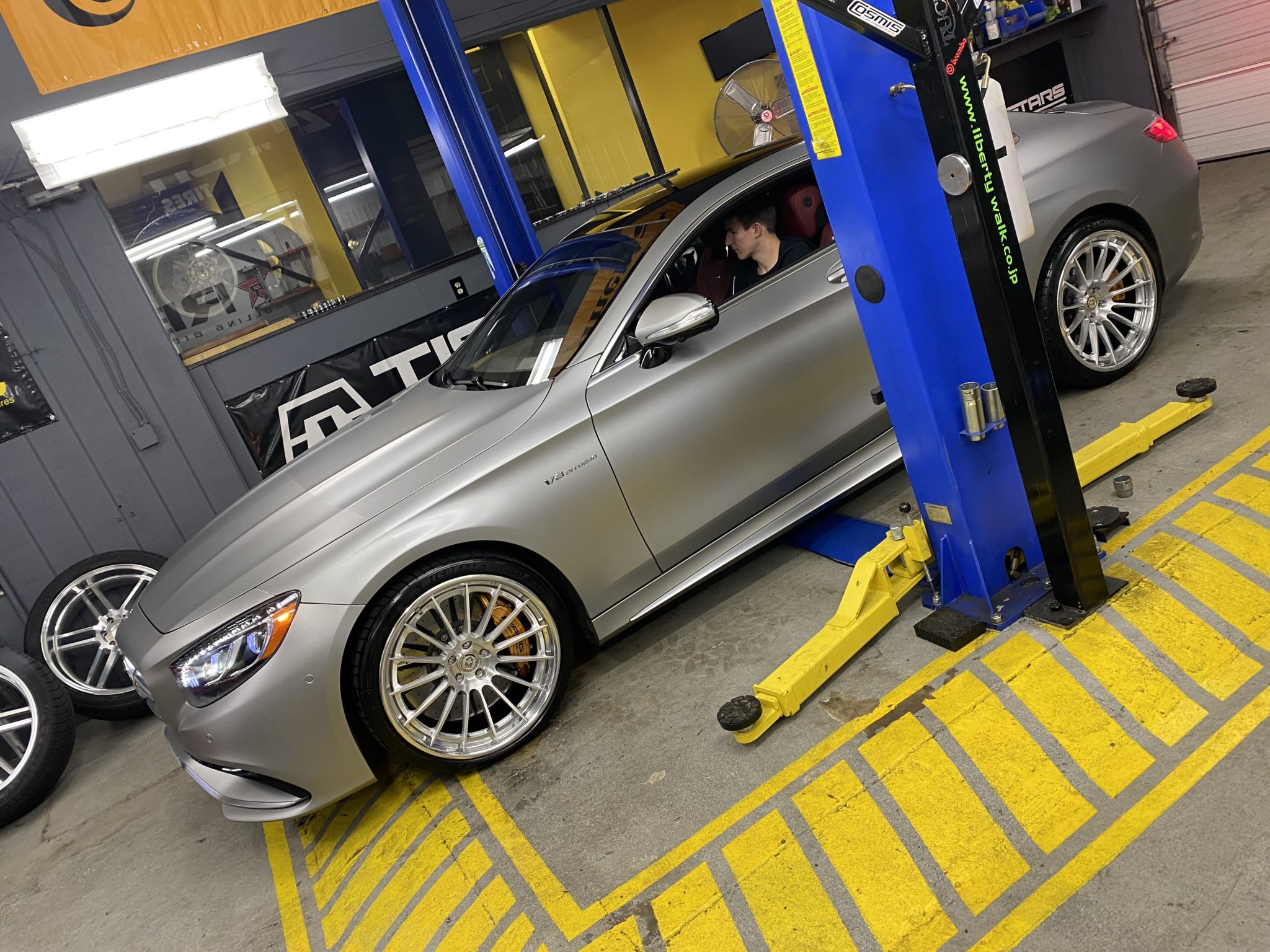 Wheel & Tire Exchange
