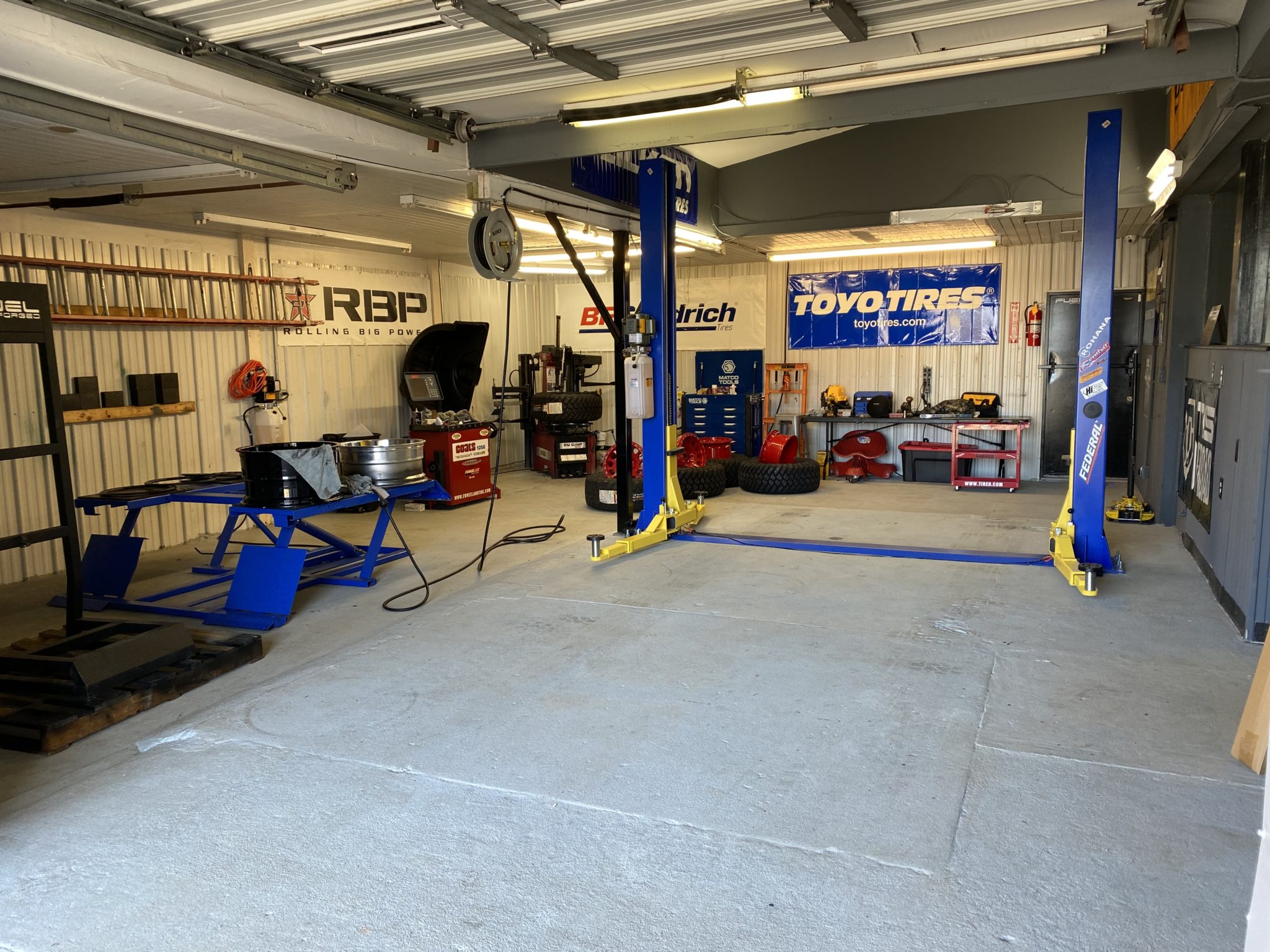 Wheel & Tire Exchange